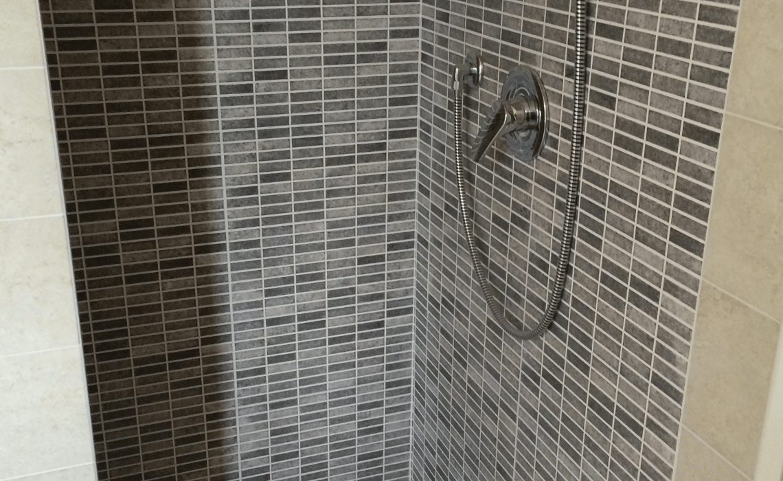 finitura bagno infisso bilocale in vendita oltre il colle con 2 terrazzi..png