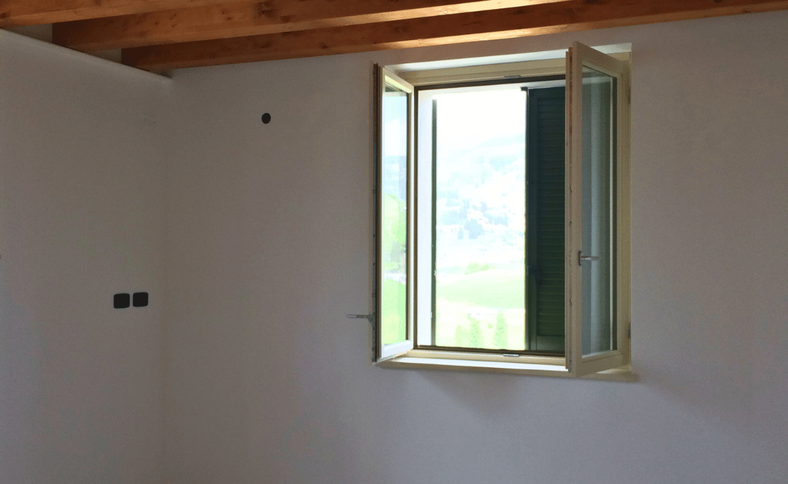 infisso bilocale in vendita oltre il colle con 2 terrazzi.