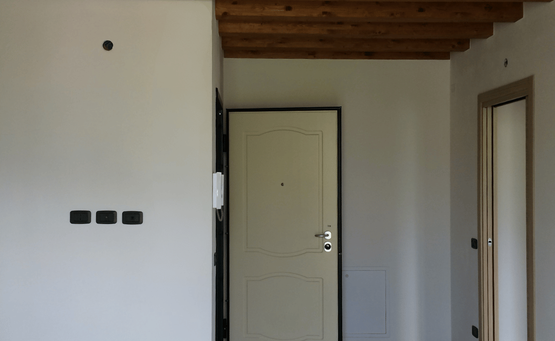 ingresso bilocale oltre il colle con 2 terrazzi