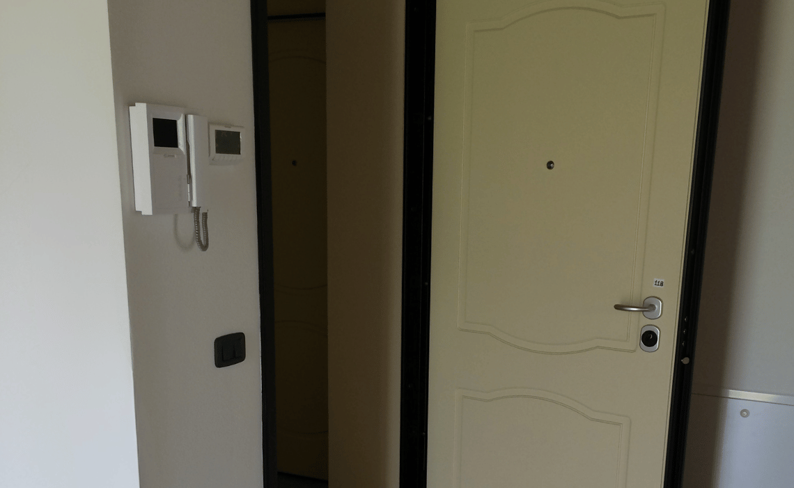porta bilocale in vendita oltre il colle con 2 terrazzi..png